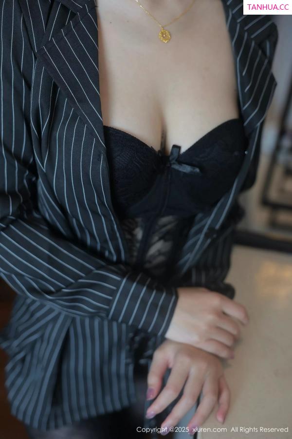   [XiuRen]高清写真图 2025.03.27 No.10076 汐子 魅惑黑丝第4张图片